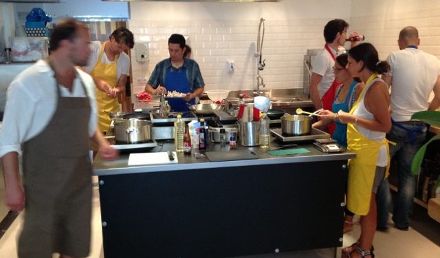 De gezelligste en lekkerste kookworkshops in Amsterdam